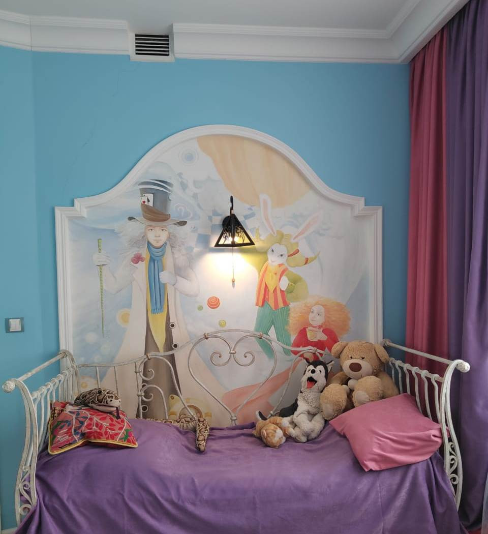 Роспись ниши "Алиса в стране чудес"