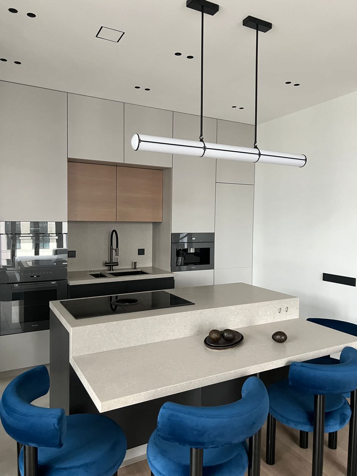 Фотосессия  - двери, мебель и перегородки в московской квартире