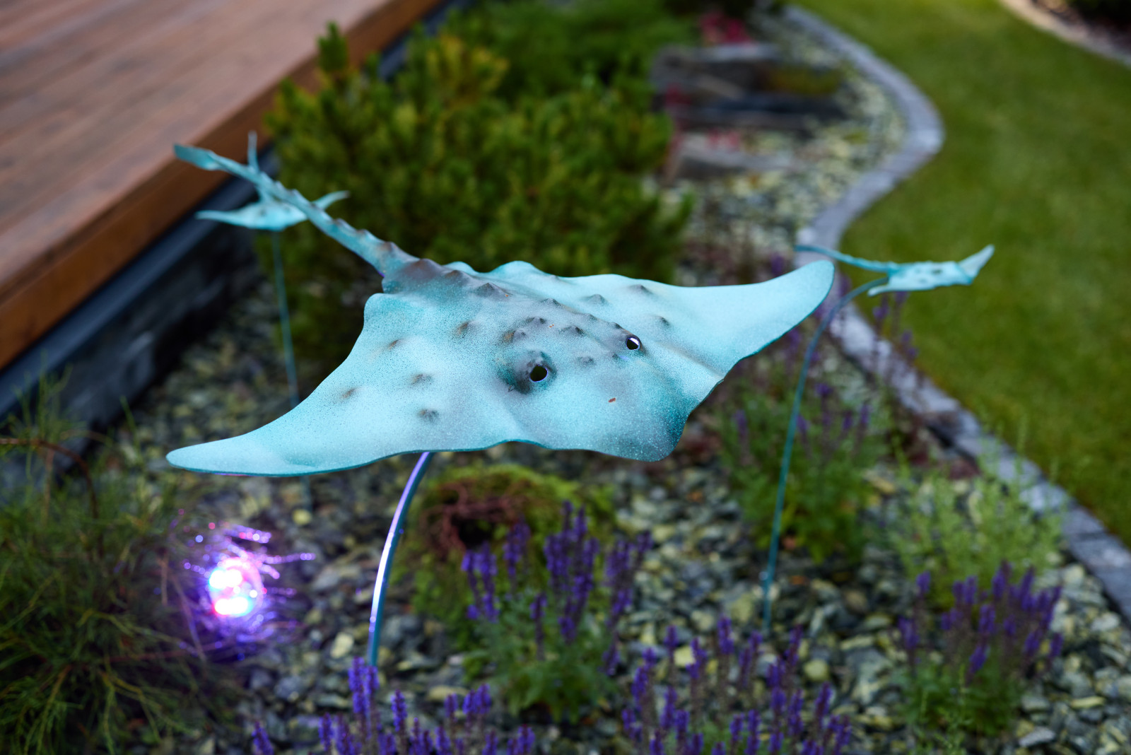 Обложка проекта: Сад со скатами для звездной пары актеров