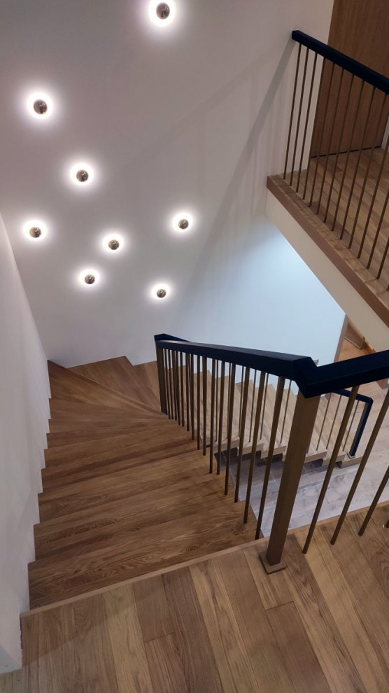 Дубовые ступени с лаком без тонировки