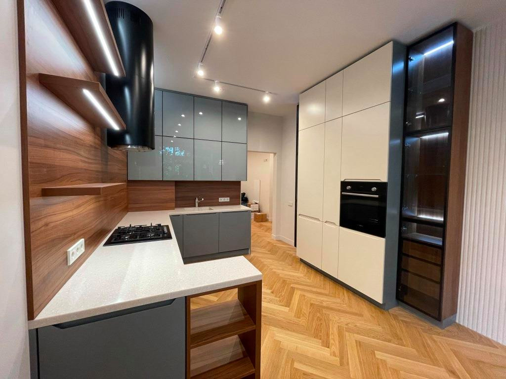 Кухня с интегрированной ручкой.