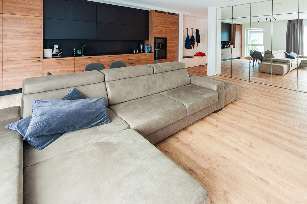 Квартира в Лаздинеляй, Вильнюс. Виниловые полы и итальянские двери