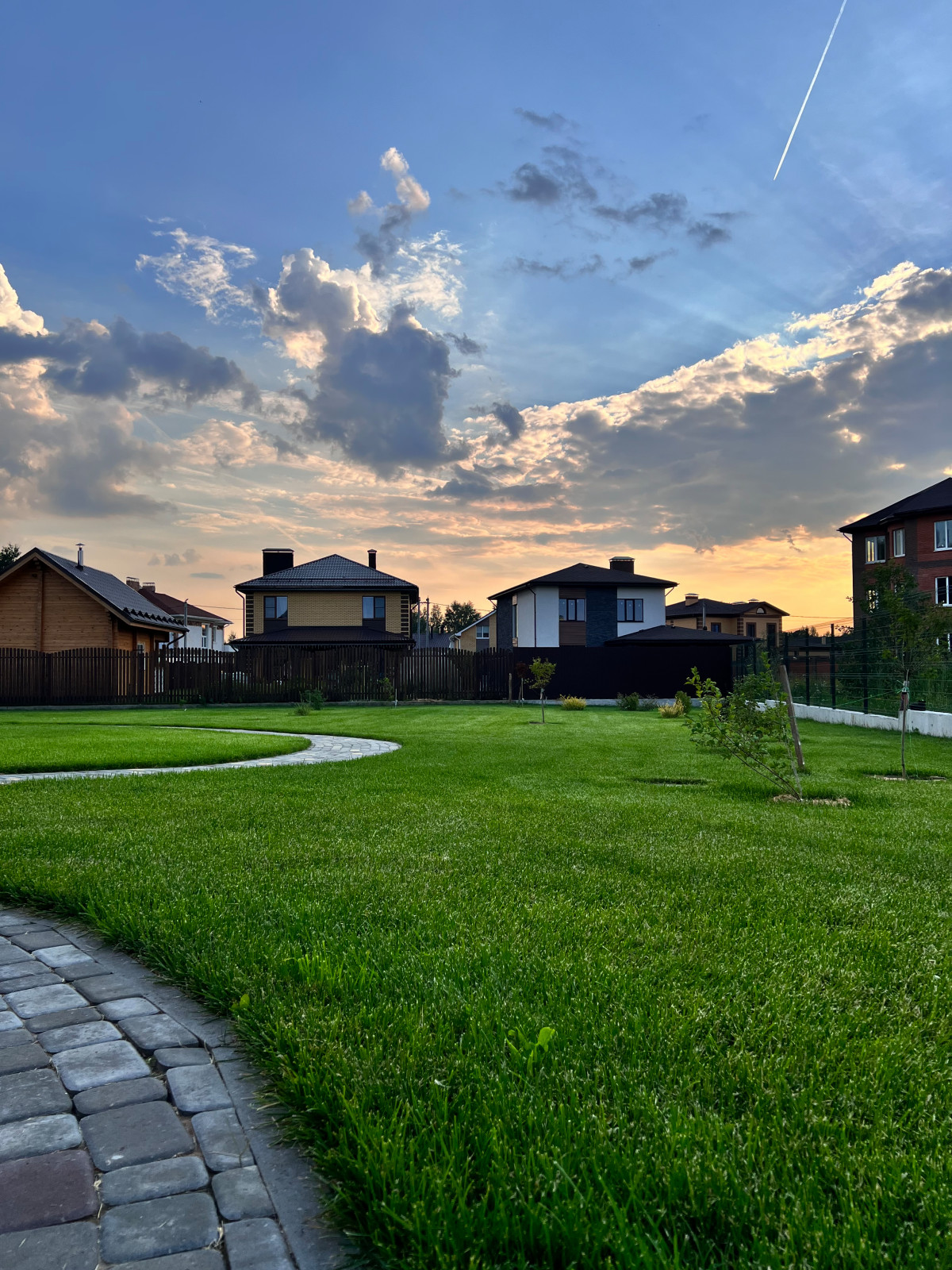 Ландшафтный дизайн территории частного владения в КП "Земляничная поляна"