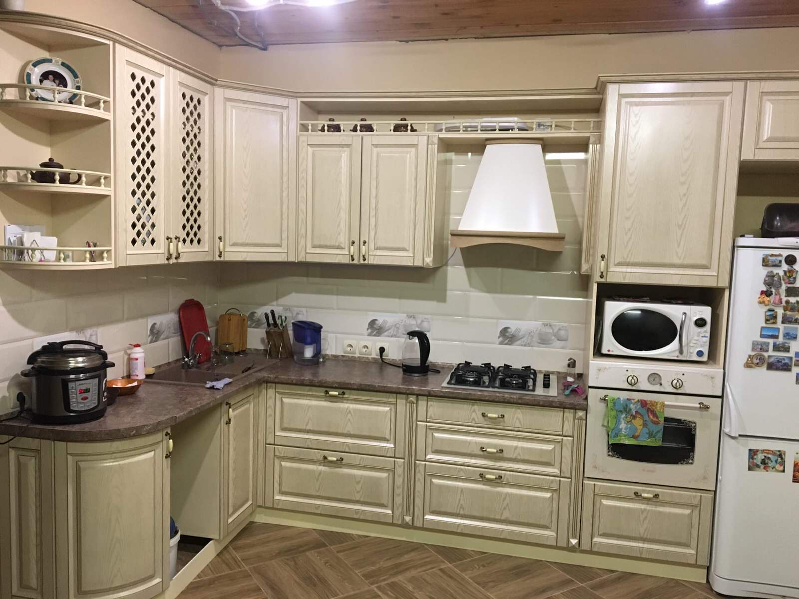 Обложка проекта: крем ясень патина золото, аламбра темная