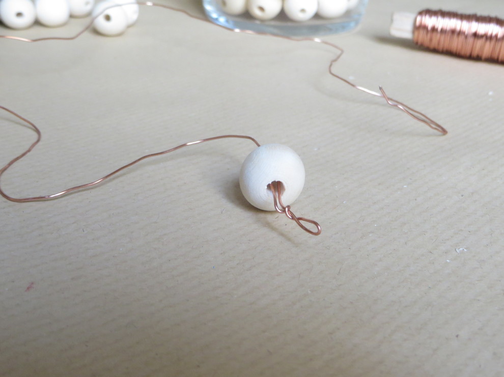 DIY: Новогодняя звезда из деревянных бусин