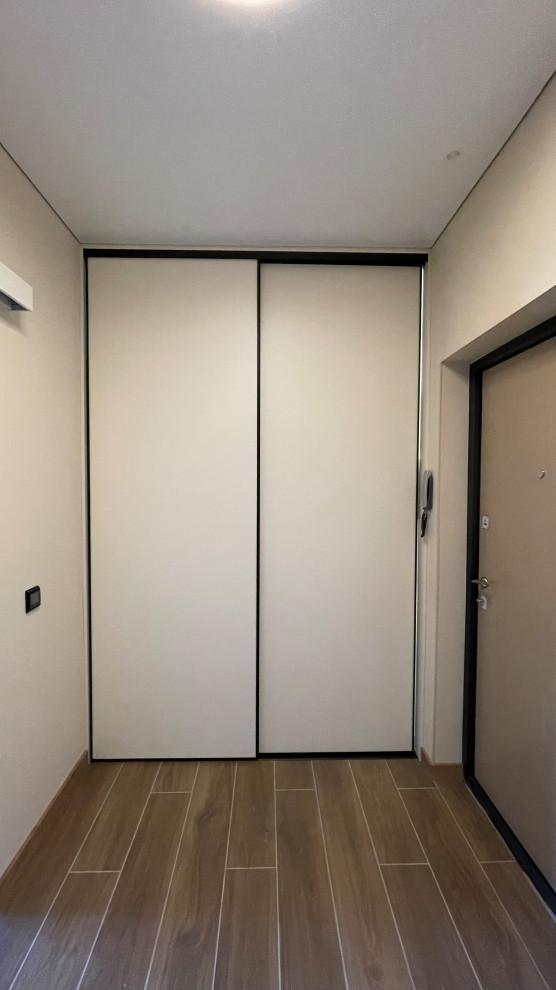 Обложка проекта: Брутальная квартира для холостяка с камином, вращающимся ТВ и девушкой