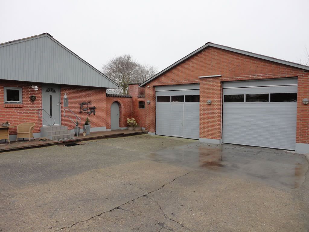 Секционные ворота