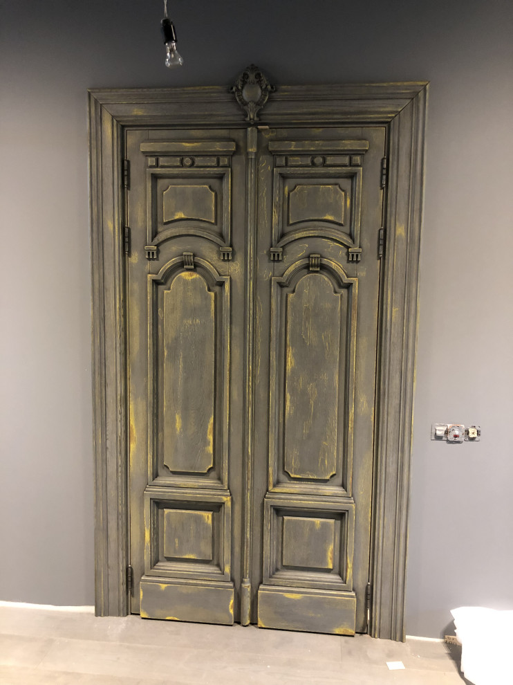 Историчсекие двери на Бронной