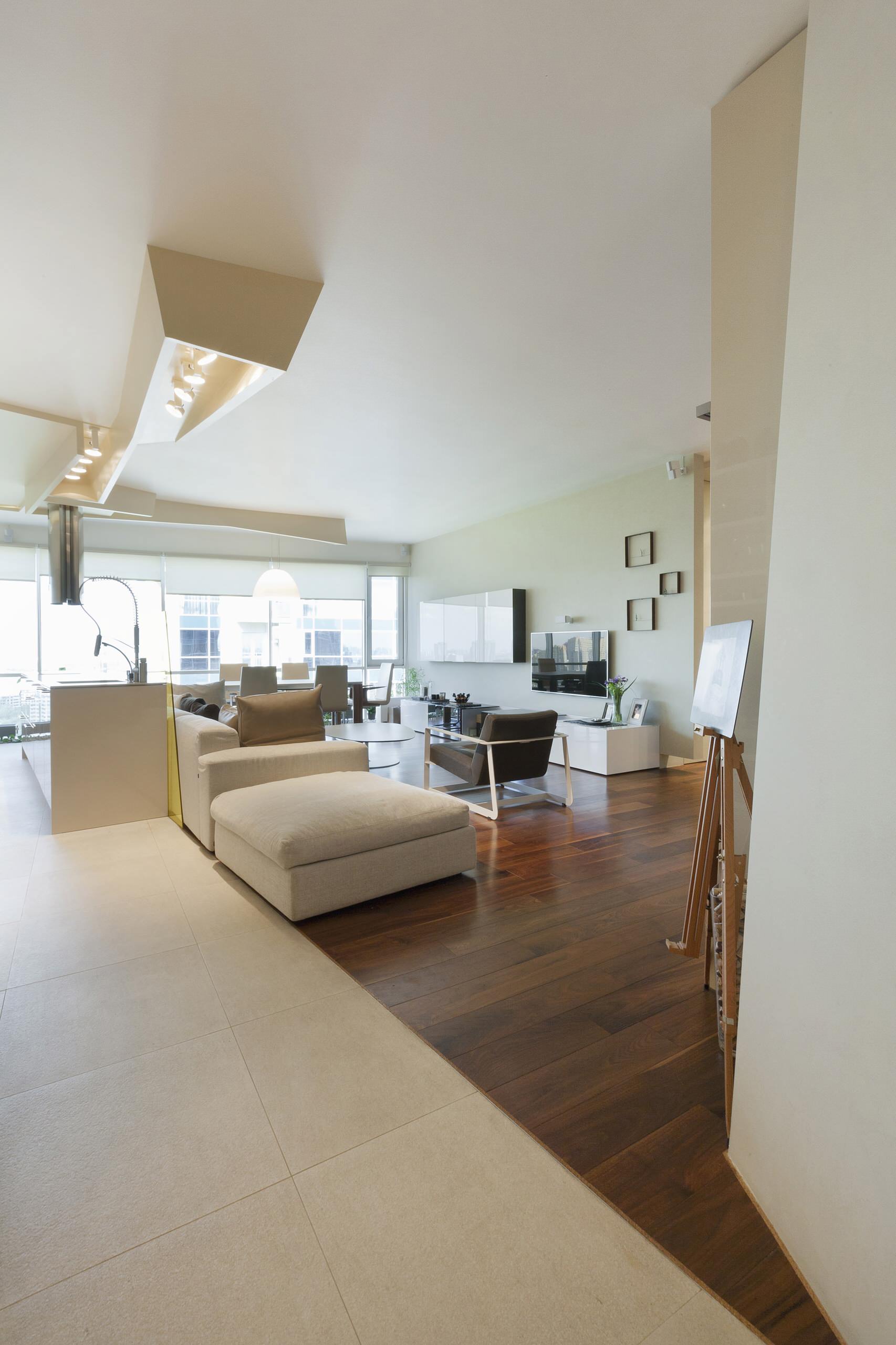 Houzz тур: Лаконичный интерьер с галькой и дизайнерской мебелью