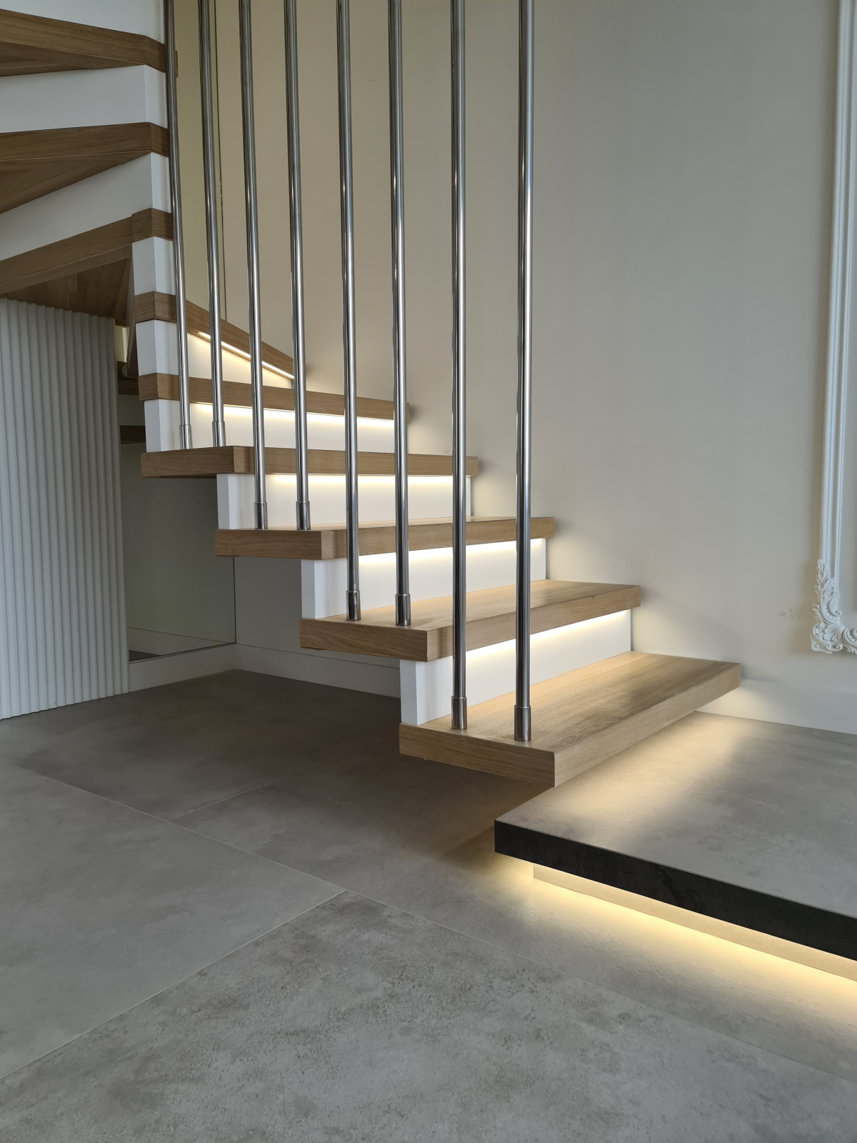 Лестница, Коммунистическая