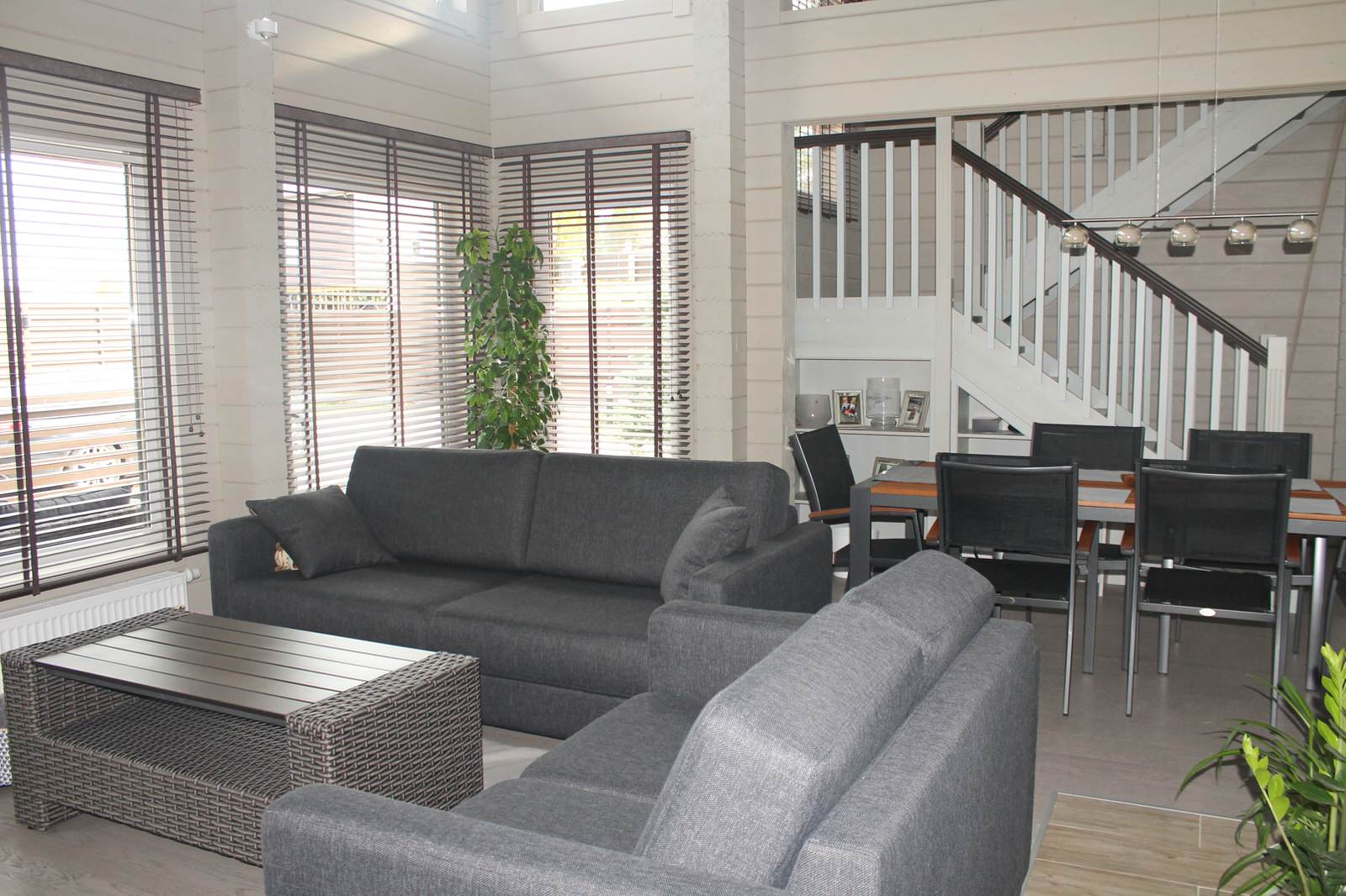 Отделка дома и бани из клееного бруса