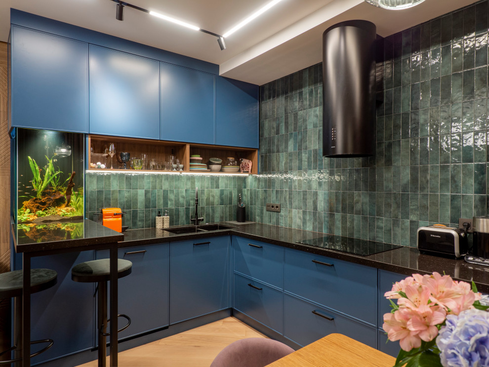 Кухня в современном стиле со встроенным аквариумом