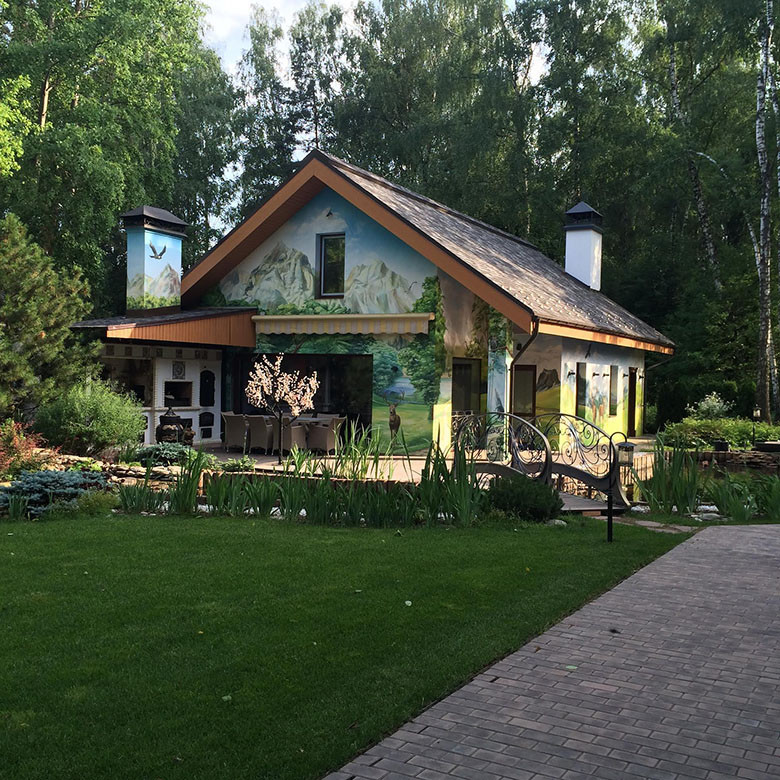 Гостевой домик и погребок в загородном поселке в Подмосковье