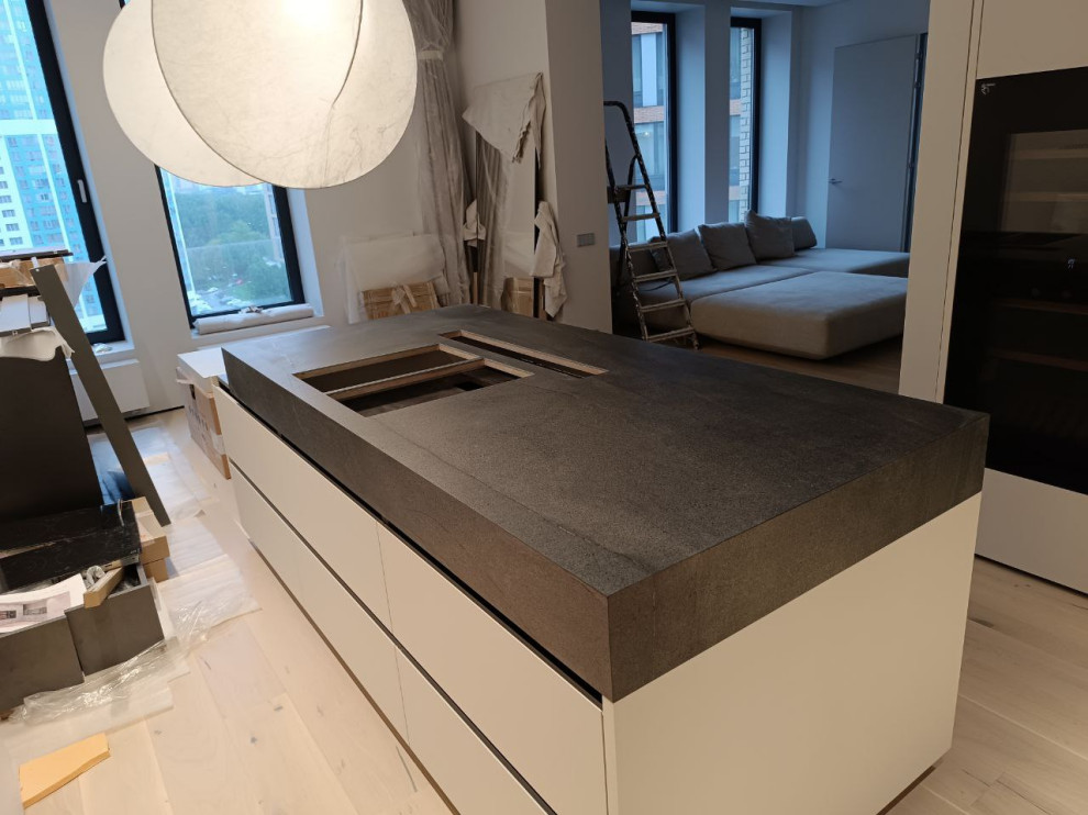 Кухонный остров с вырезами под варочную панель и вытяжку