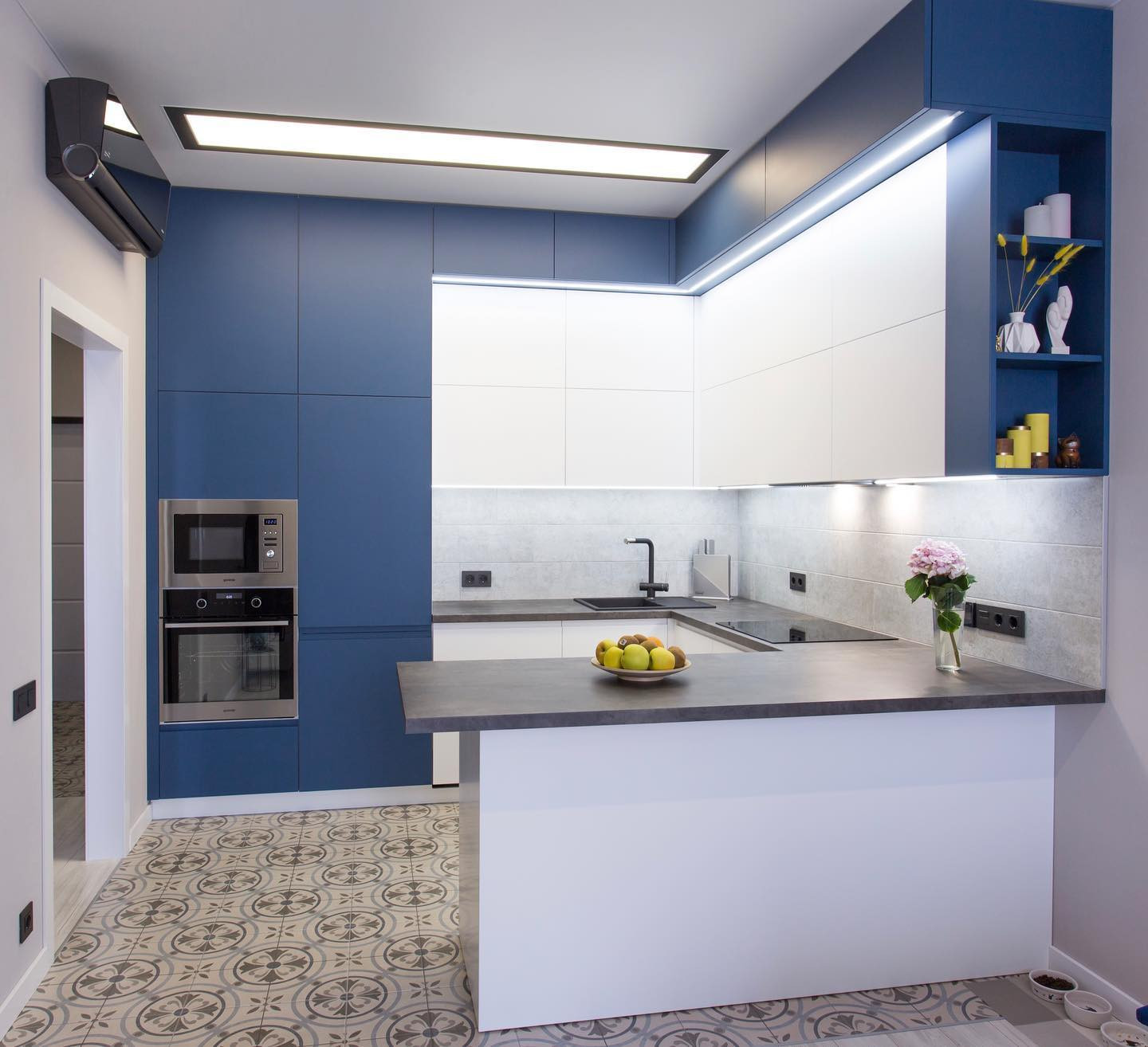 Кухня Клайд Сапфир на заказ от дизайнера