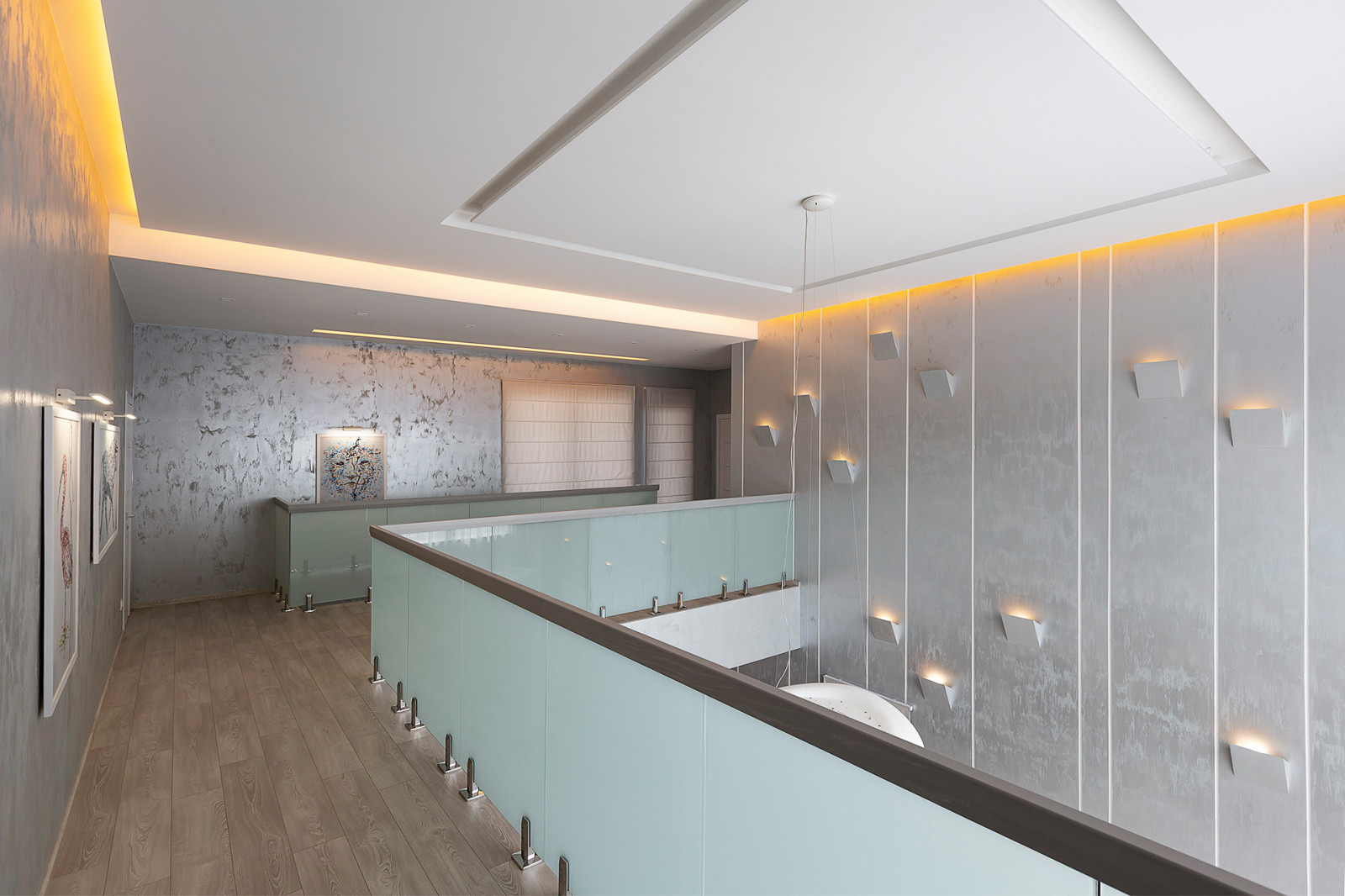 Дом с серебристыми стенами / House with silver walls