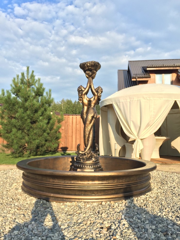 Обложка проекта: Садовый фонтан из бетона в античной бронзе
