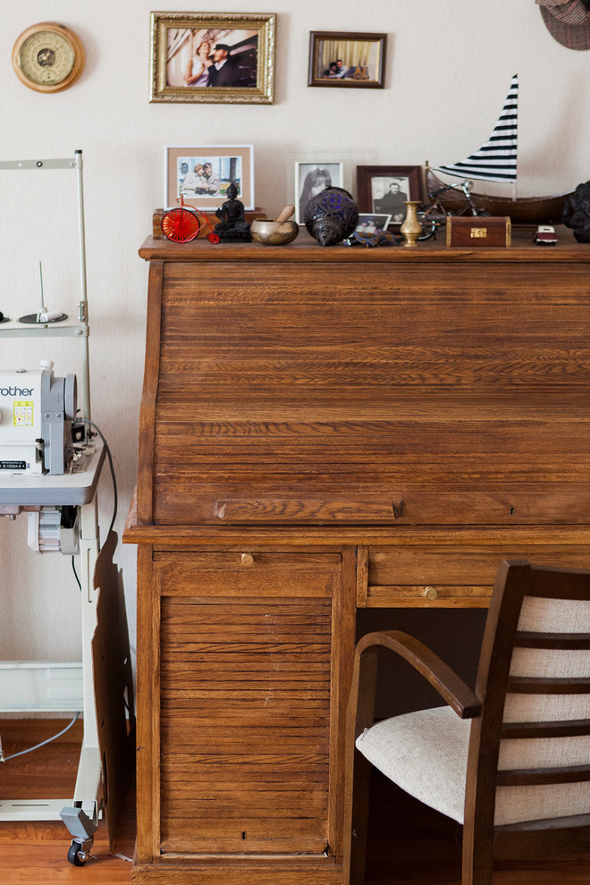 В гостях: Коллекция фонарей, винтажное бюро и петербургская эклектика