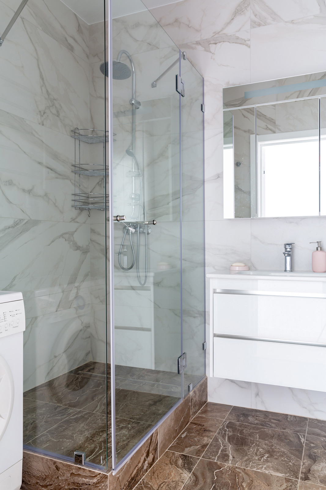 Квартира для родителей с натяжными потолками