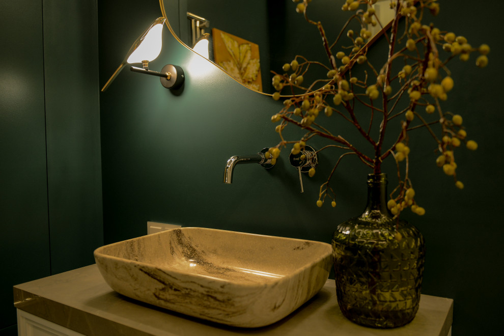 санузел с золотыми птицами