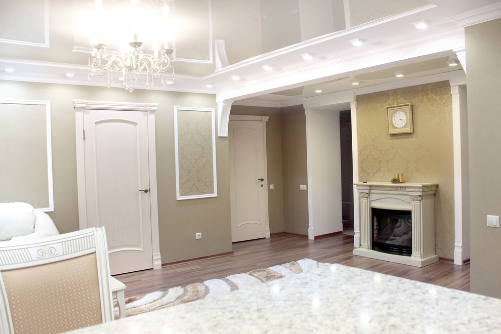 Натяжные потолки в квартире "классического стиля"