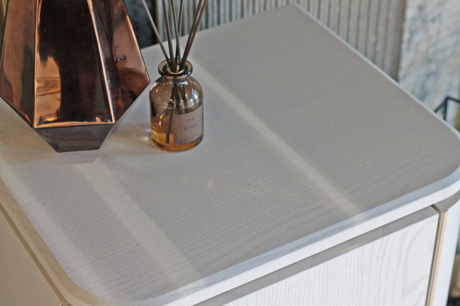 Прикроватная тумба Luna на ножках / цвет Эстелла