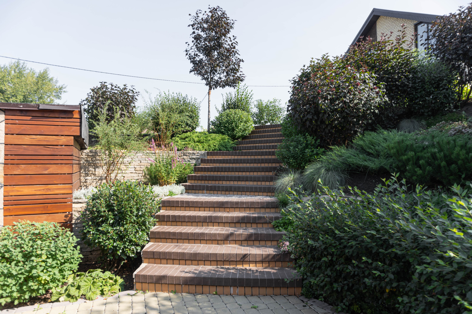 Сад на крутом склоне