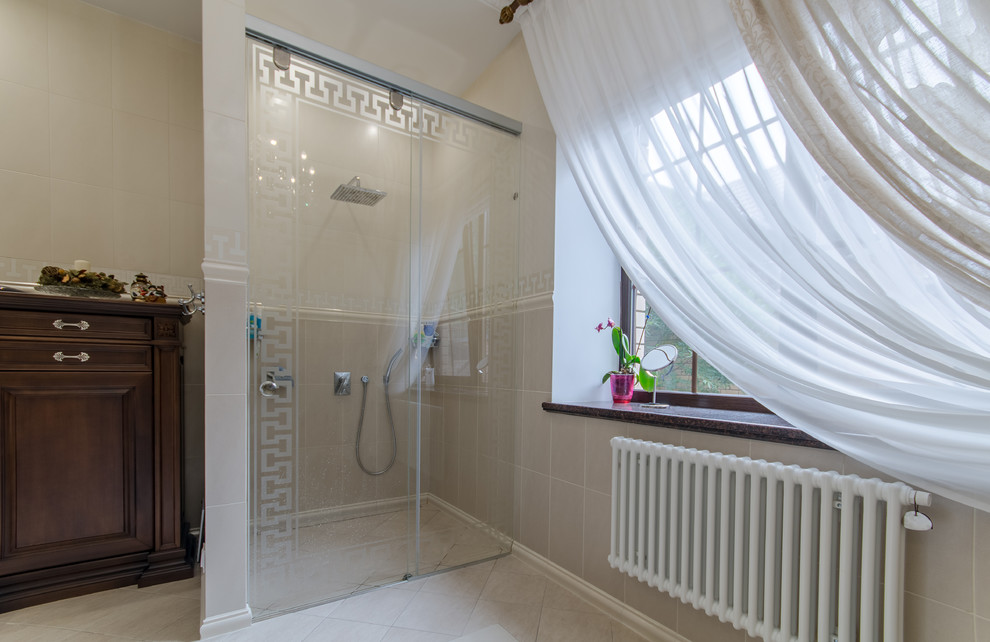 Раздвижные душевые перегородки из закаленного стекла