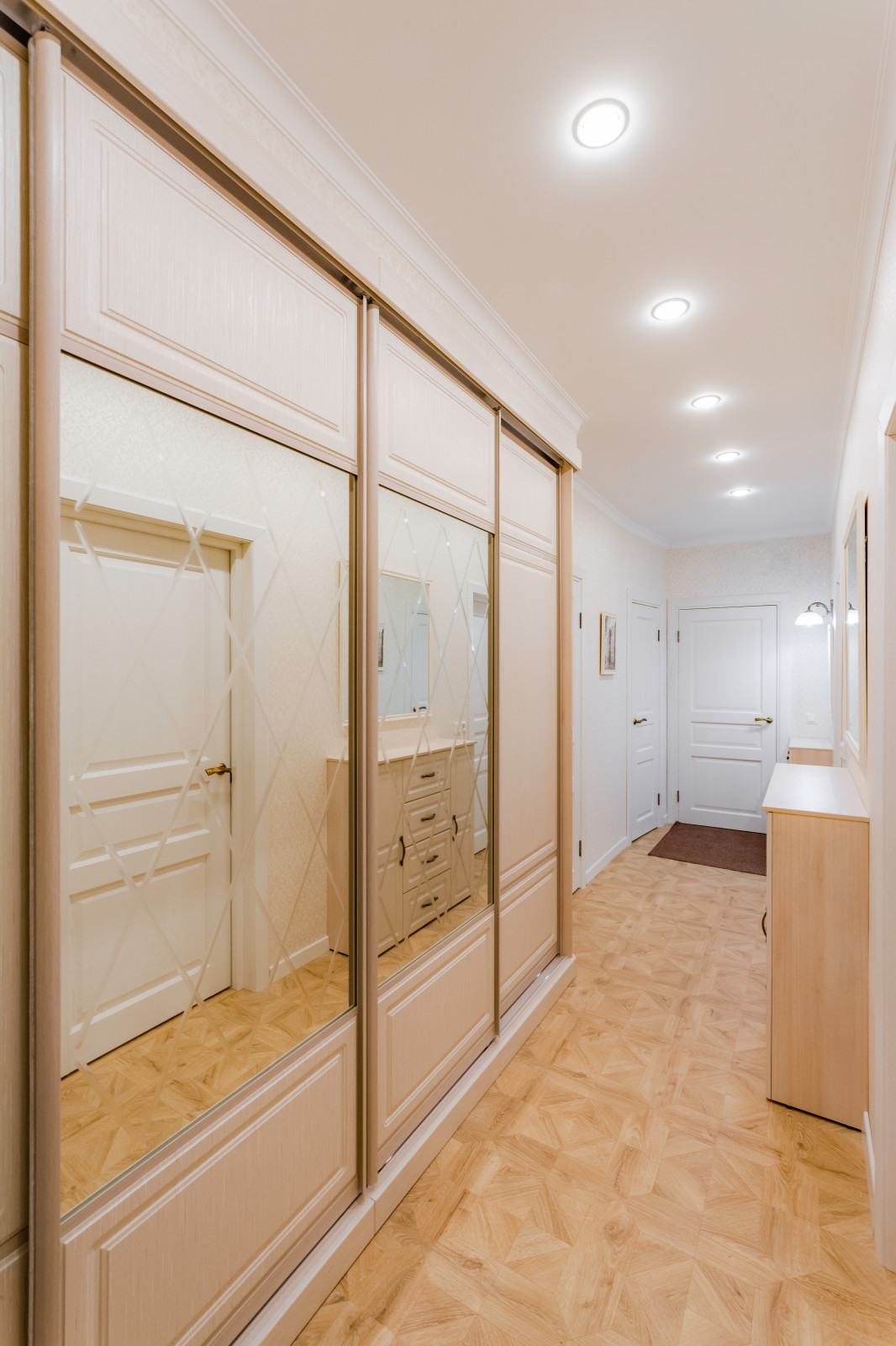 Московский, 76