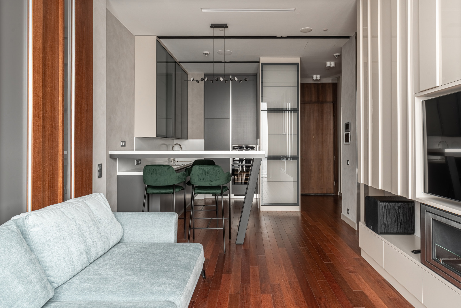 Нева Тауэрс