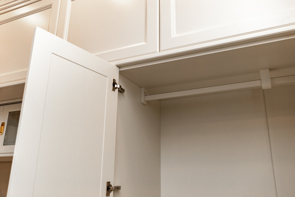 Шкаф в спальне