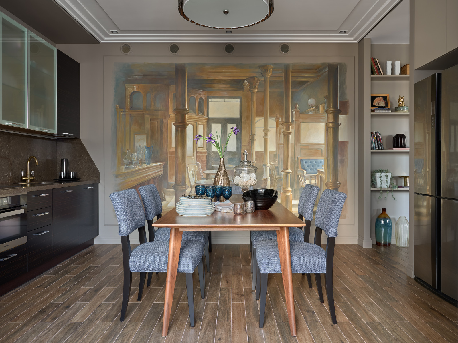 Современный интерьер с отсылкой к классике. Дизайнер Татьяна Нацвина.