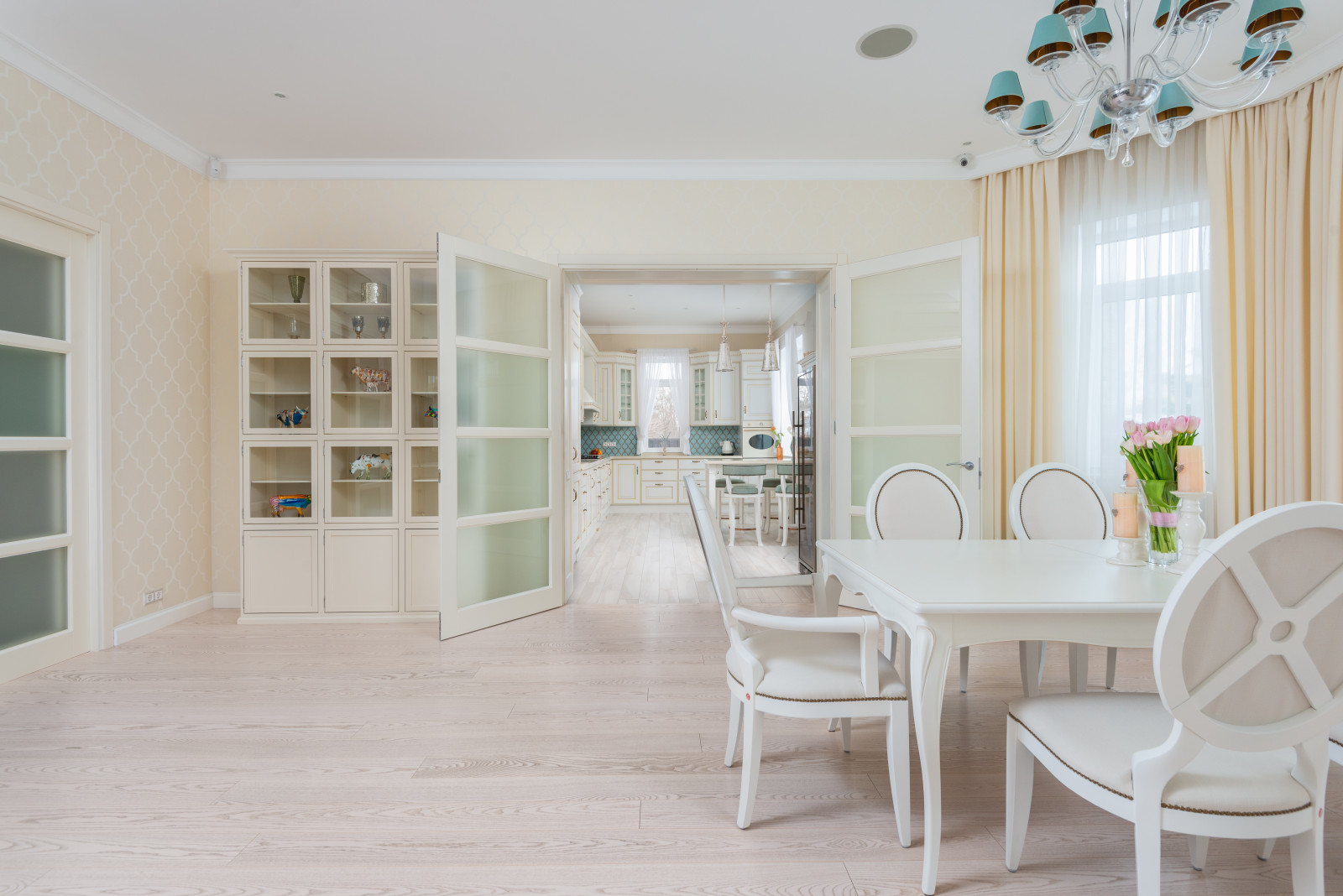 Частный дом в нежных тонах