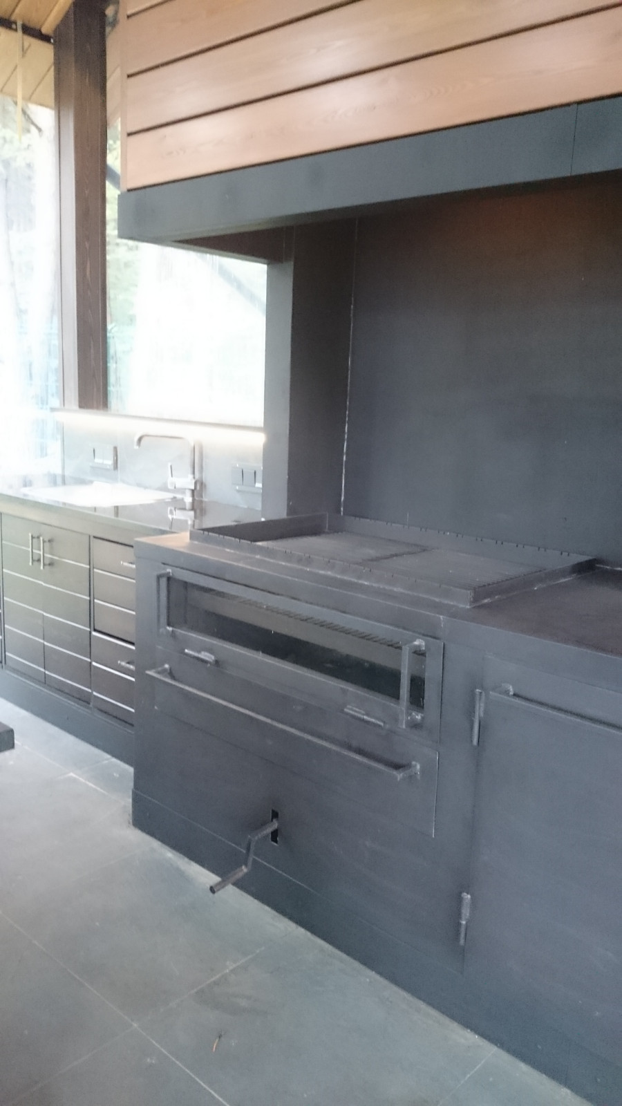 Беседка–барбекю в п. «Заокские просторы»