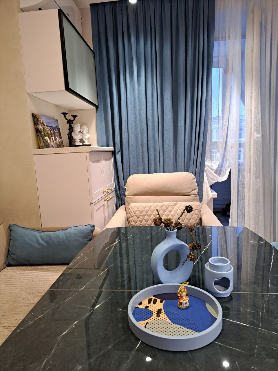 Обеденная зона в кухне-гостиной