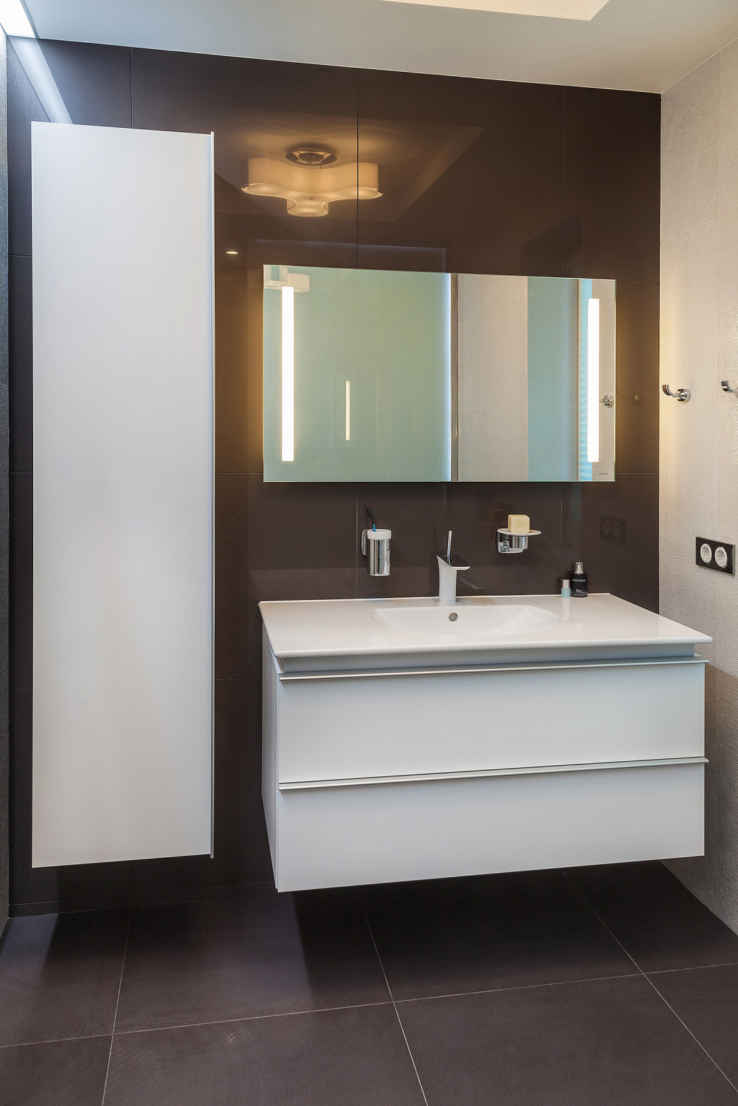 Двухэтажные апартаменты в современной стилистике