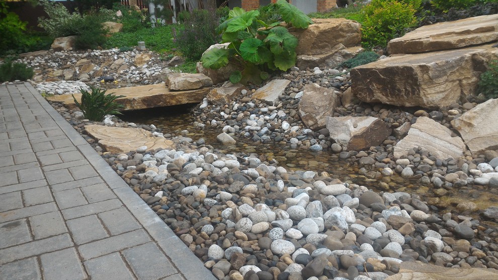 Ручей в саду