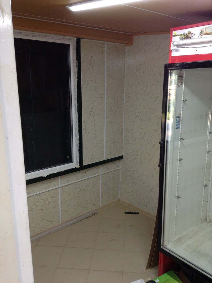 Отделочная работа по строительству небольшого магазина на частной территории.