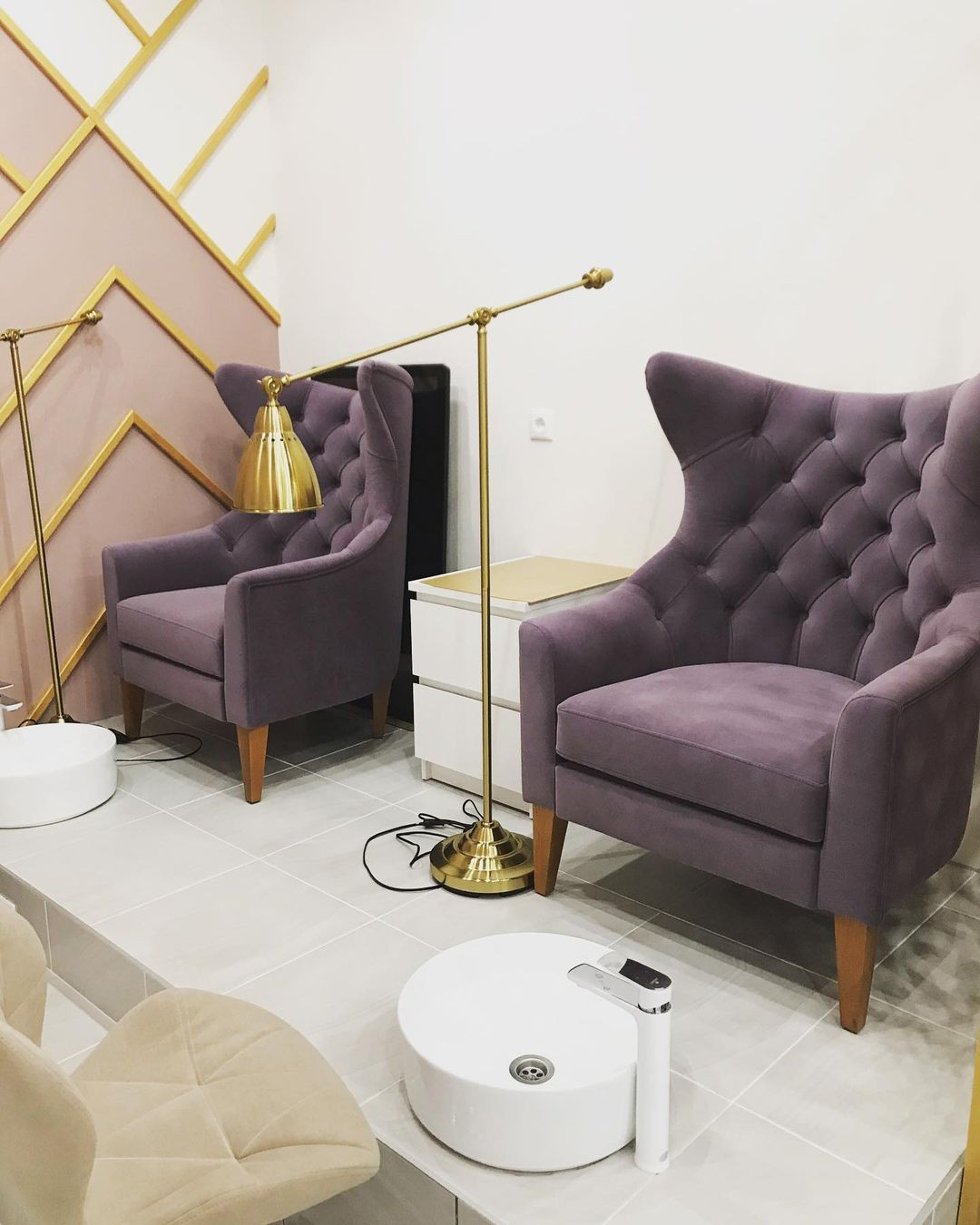 Пуфы и кресла