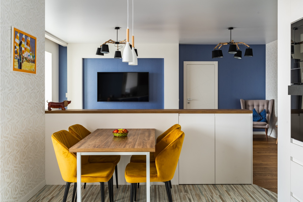 Белая кухня на которой есть газ