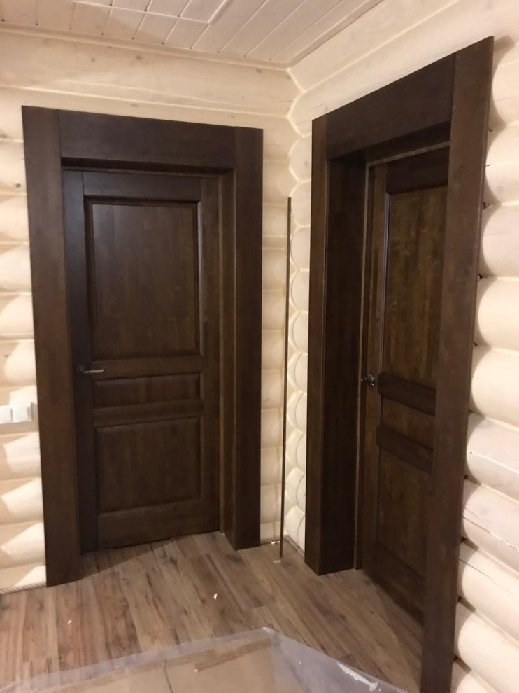 Поставка межкомнатных дверей из массива ольхи, модель "Валенсия" Античный орех