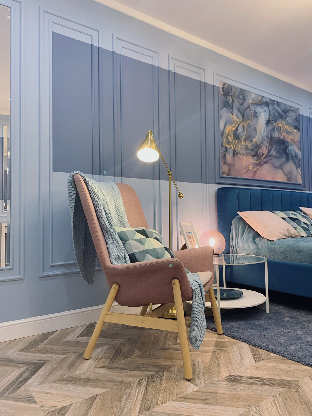 Нежная спальня для молодой пары