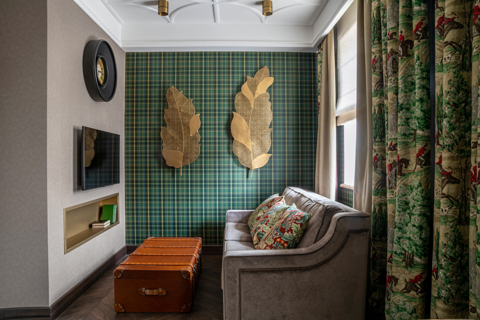 Houzz тур: Таунхаус с оливковой гостиной и чёрной детской