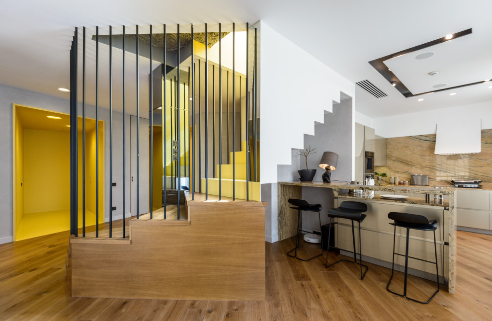 Интерьер с жёлтым