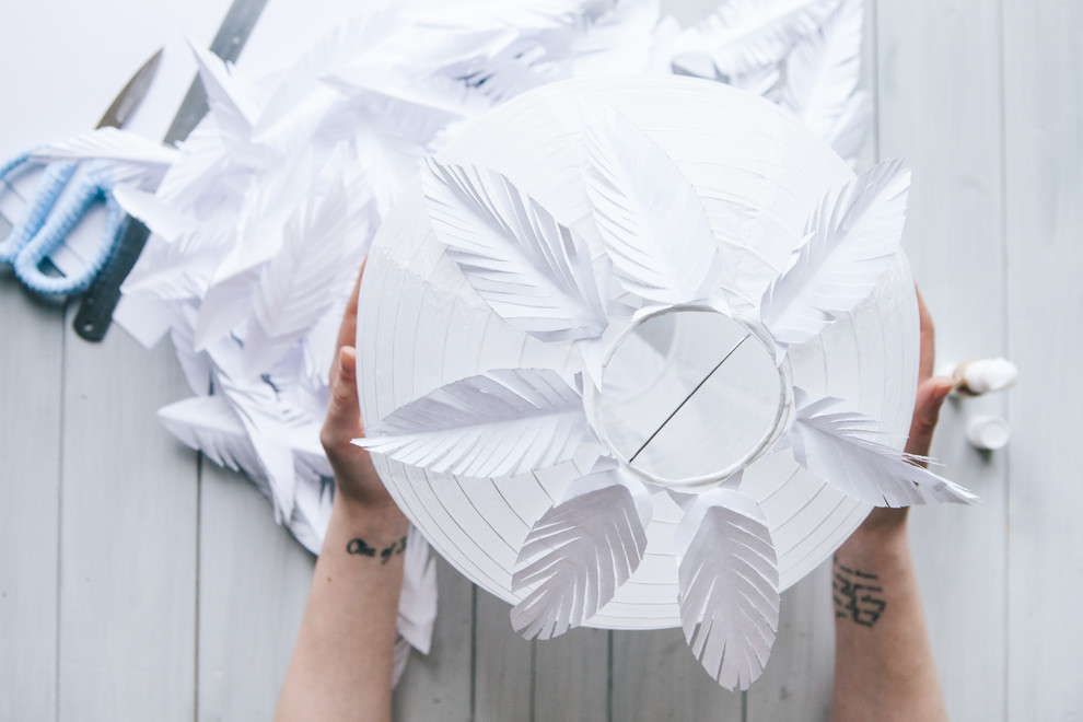 DIY: Как декорировать абажур бумажными перьями своими руками