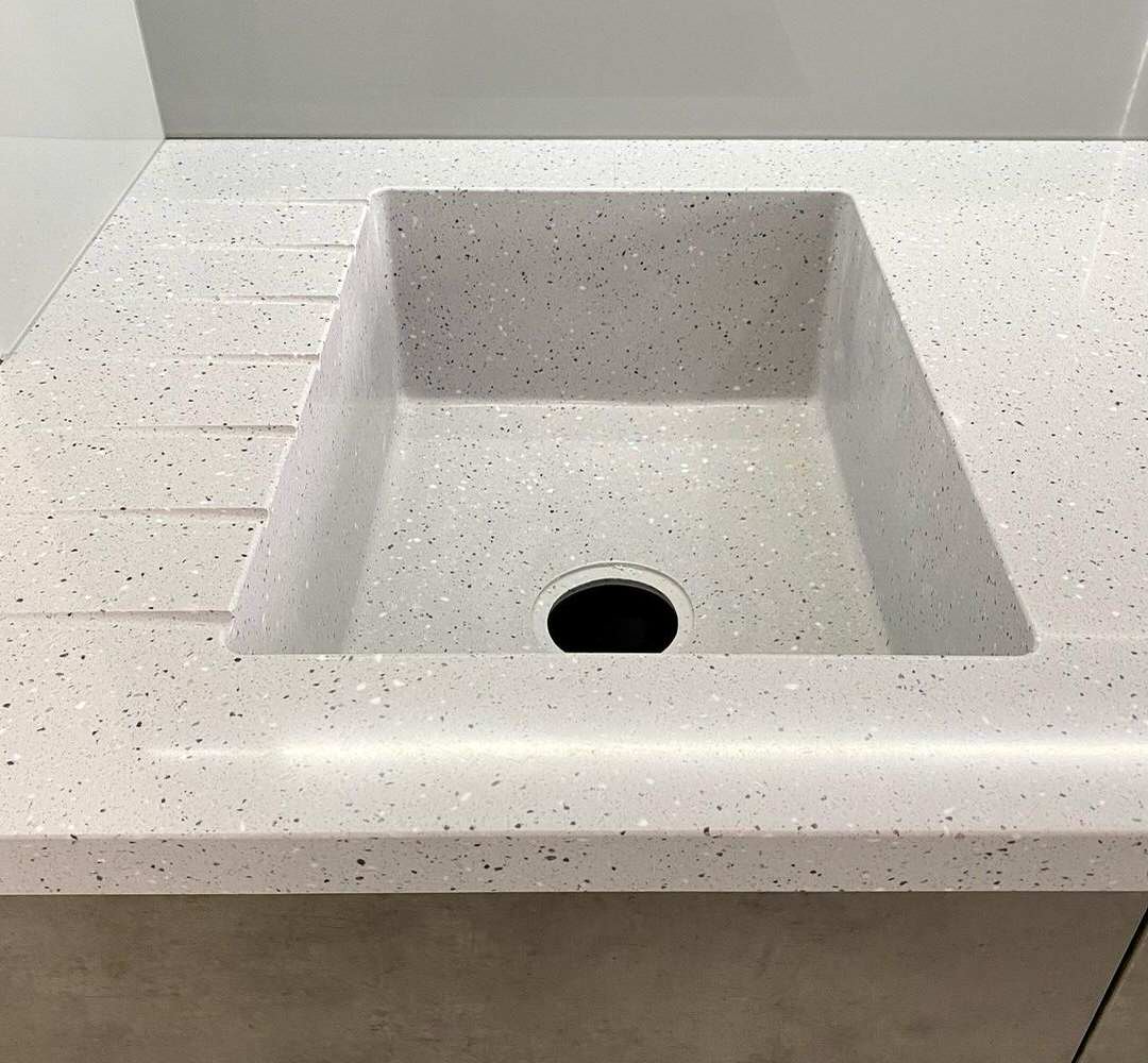 Небольшая красивая кухня на заказ