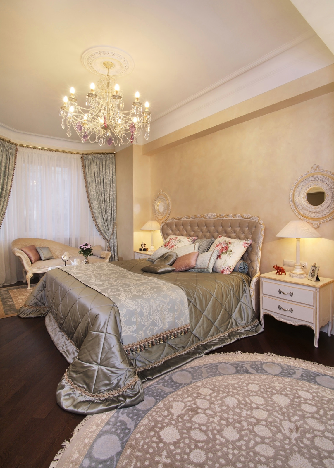 Элегантная классика (3-х комн. квартира в сталинке)