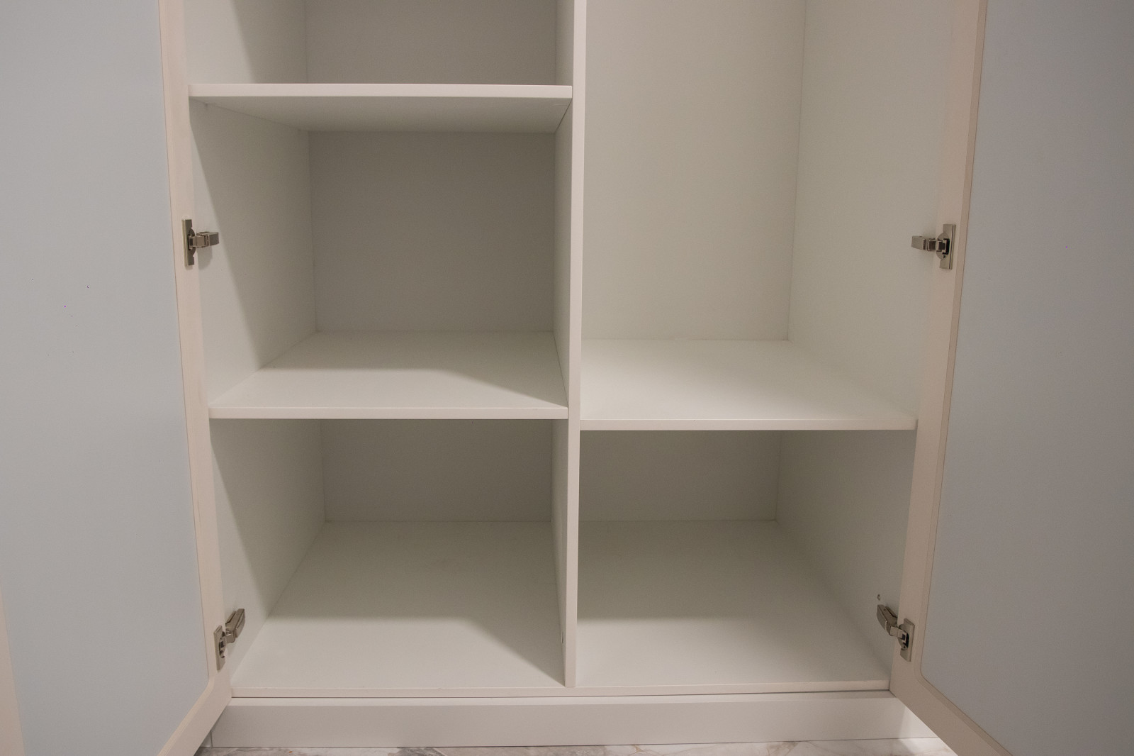 Прихожая в современной классике