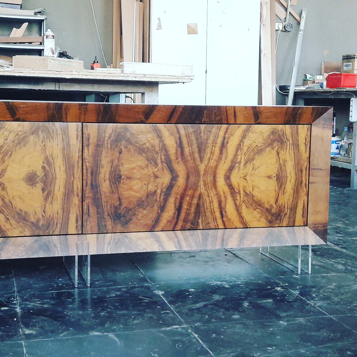 Консоль  из шпона  Имбая