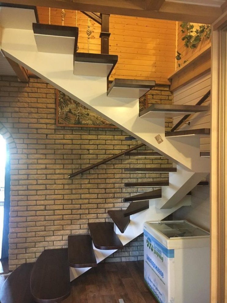 Лестница на монокосоуре с забежными ступенями